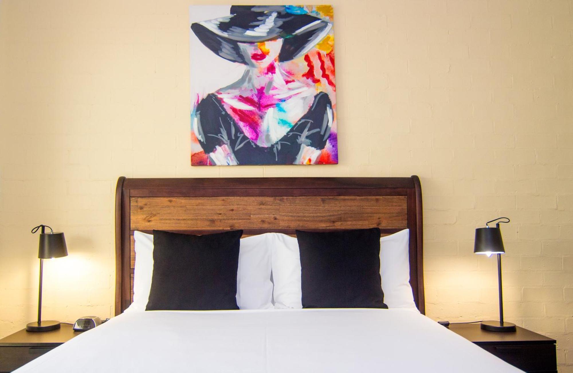 Crescent Motel Тарі Екстер'єр фото