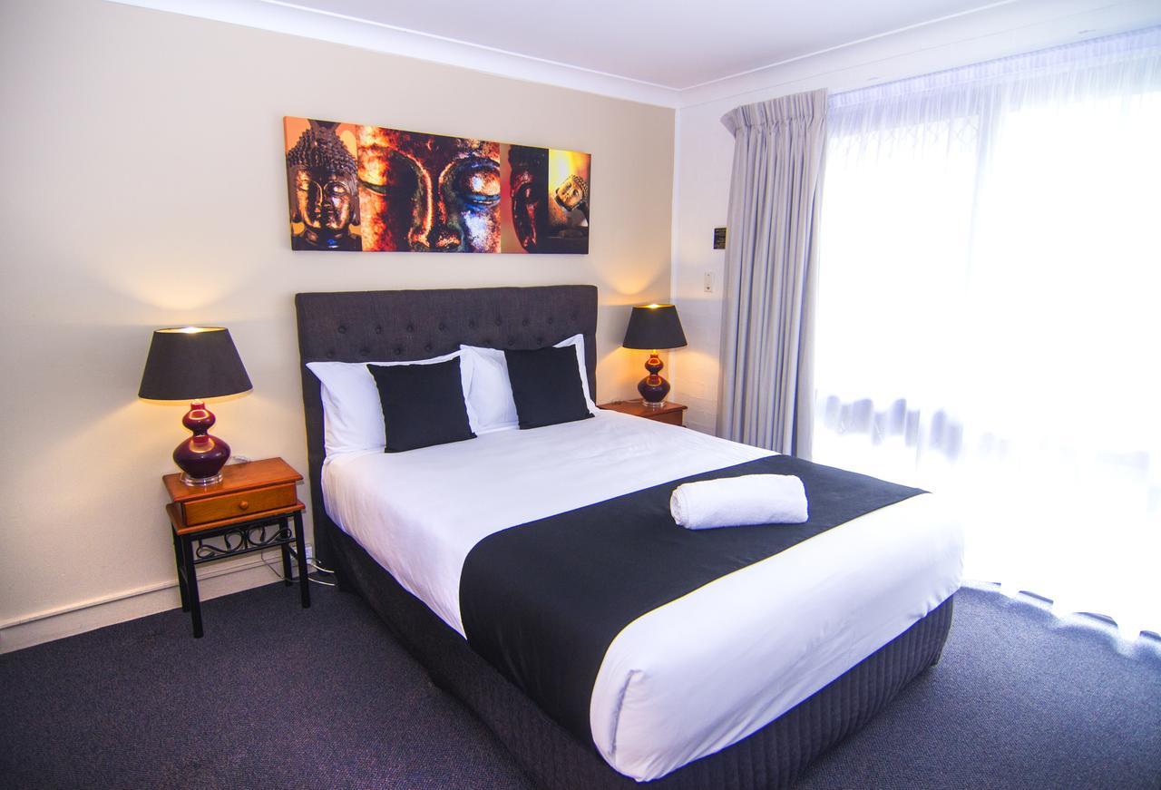 Crescent Motel Тарі Екстер'єр фото
