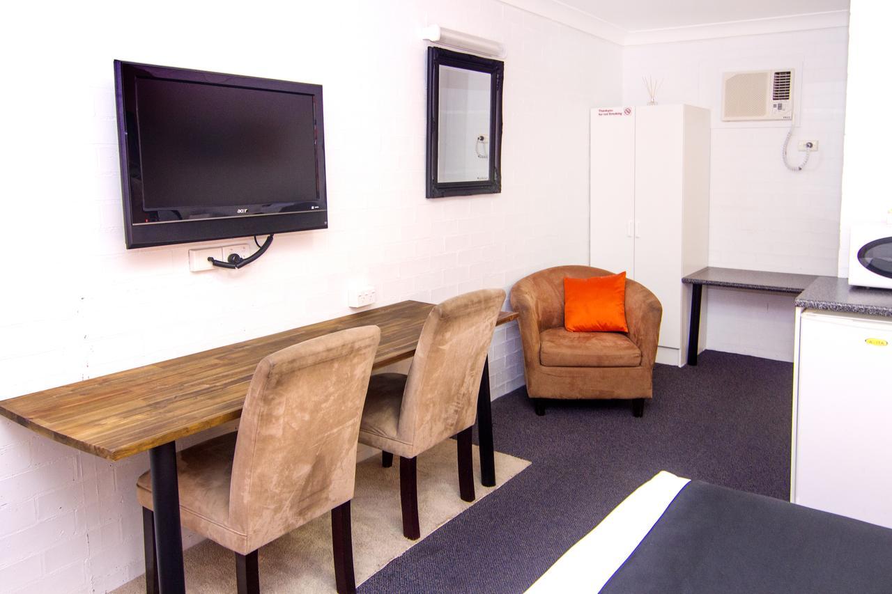 Crescent Motel Тарі Екстер'єр фото