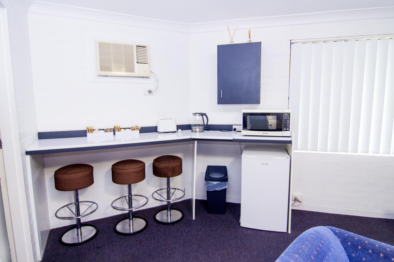 Crescent Motel Тарі Екстер'єр фото