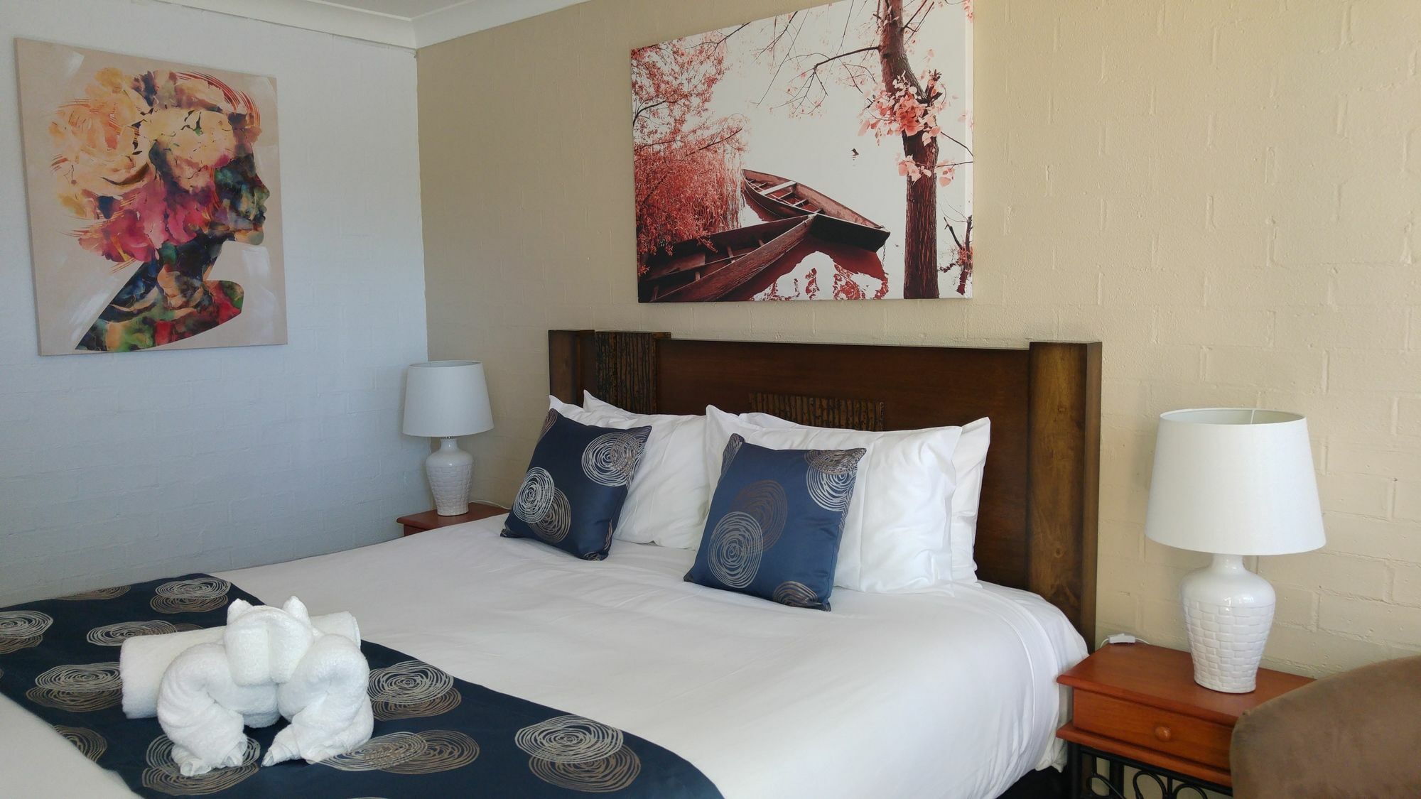 Crescent Motel Тарі Екстер'єр фото